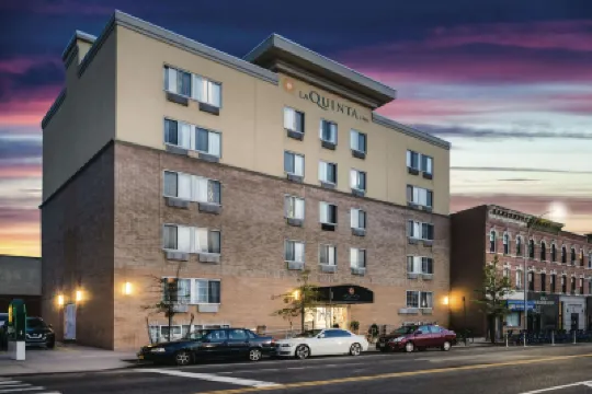 La Quinta Inn & Suites by Wyndham Brooklyn Downtown Hotels near Red Hook