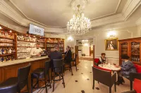 Rezydencja Dwór Polski Hotels in Белхатовський повіт