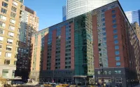 Conrad New York Downtown Các khách sạn gần Pier 45