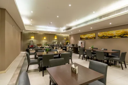 Homeinn Plus Hotel (Suzhou North High-speed Railway Station Weitang) Отели рядом с достопримечательностью «Yangcheng Lake Lotus Island»