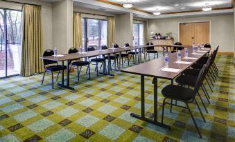 Holiday Inn Express & Suites Atlanta Buckhead