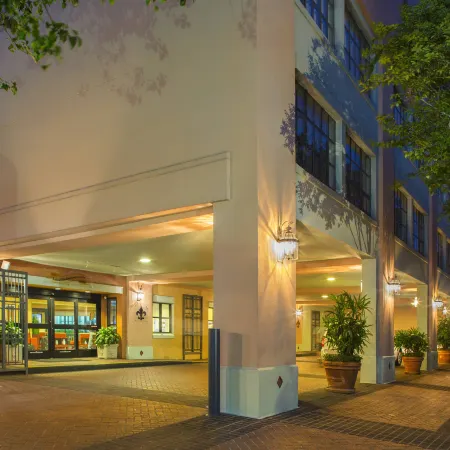 Sonesta ES Suites New Orleans Convention Center Отели рядом с достопримечательностью «Дом Герман-Грима»