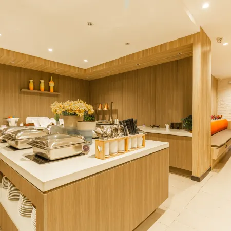 HanTing Premium Hotel (Dalian North Station) Отели рядом с достопримечательностью «Железнодорожный вокзал Далянь-Северный»