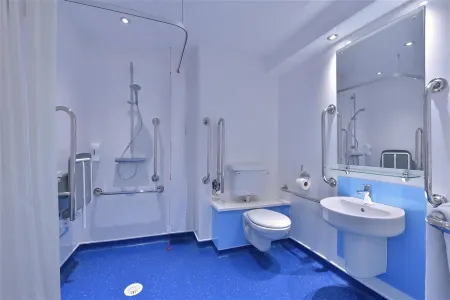 Travelodge Bristol Severn View M48 Отели рядом с достопримечательностью «DEVILS PULPIT»