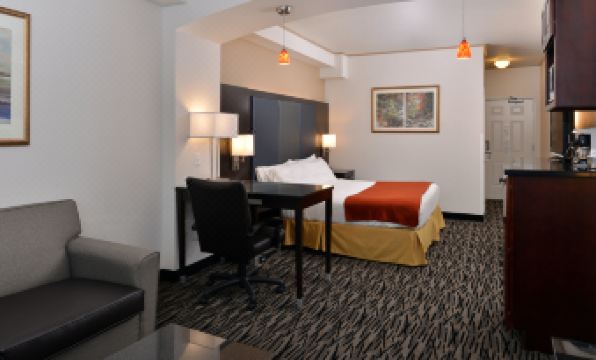 10. 홀리데이 인 익..