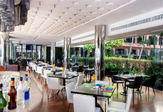 3. 라마다 플라자 ..