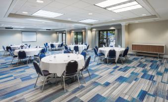 Holiday Inn Express & Suites Wilmington-University Ctr