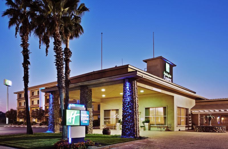 Holiday Inn Express & Suites Corning by IHG