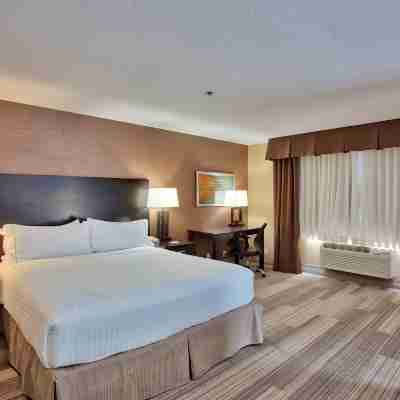 Holiday Inn Express & Suites Costa Mesa Rooms