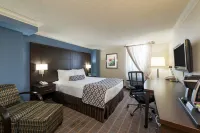 Crowne Plaza Toronto Airport, an IHG Hotel Hotel dekat Forest Hill