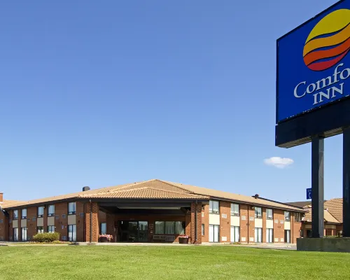 Comfort Inn ラヴァルのホテル