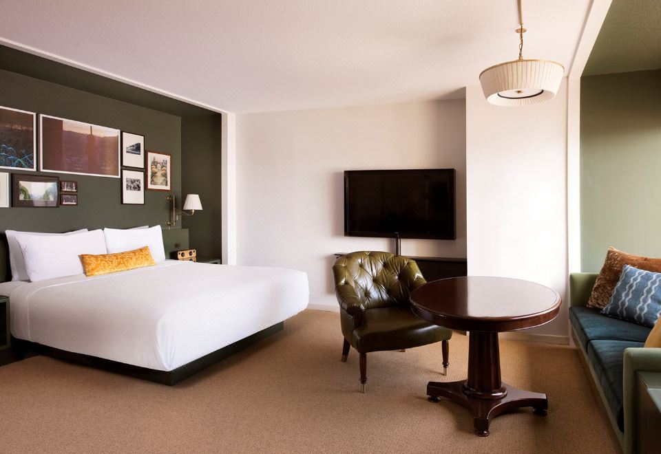 파크 MGM의 필로우탑 침대