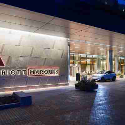 Marriott Marquis Chicago Hotel Exterior