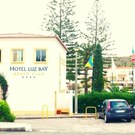 Luz Bay Hotel Отели рядом с достопримечательностью «Пляж Луш»