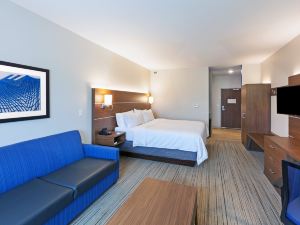 Holiday Inn Express & Suites Lenexa - Overland Park Area