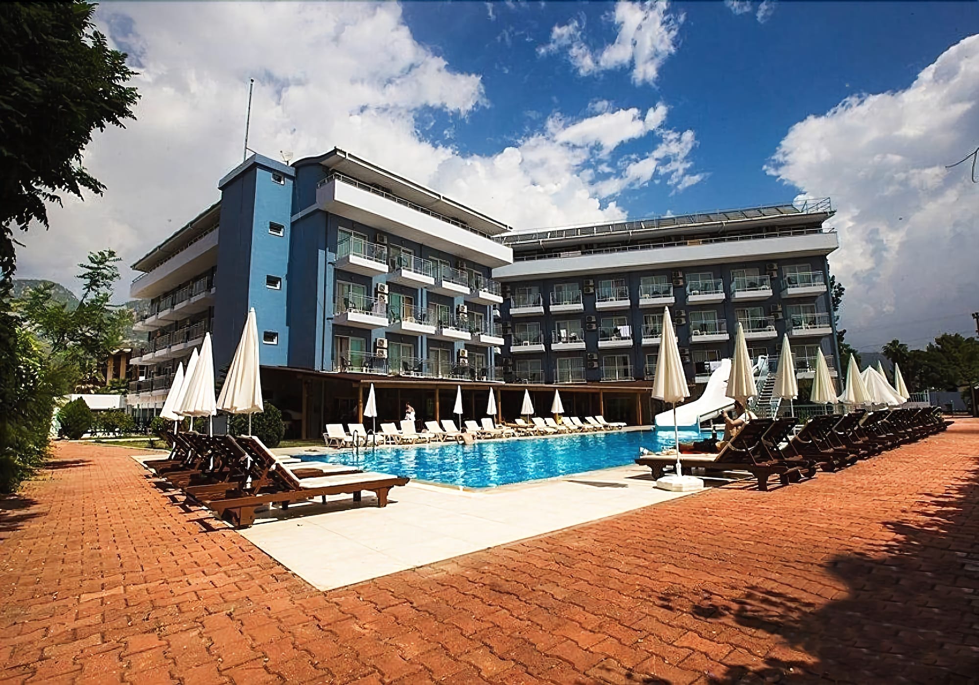 Monna Roza Beach Resort Hotel