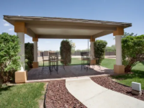 โรงแรมฮอลิเดย์อินน์เอ็กซ์เพรสแอนด์สวีทส์ ทูคัมคารี บาย IHG โรงแรมในตูกุมการิ