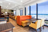 Holiday Inn Express & Suites Oceanfront Daytona Bch Shores