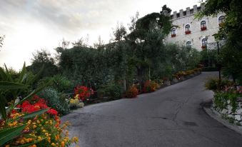 1. Hotel Ca..