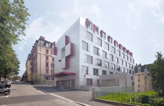 阿格拉法斯賓德瑞士之夜酒店