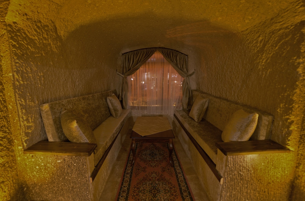 Grand Cave Suites