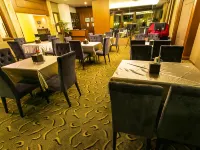 The Hill Hotel (Pakchong Landmark)