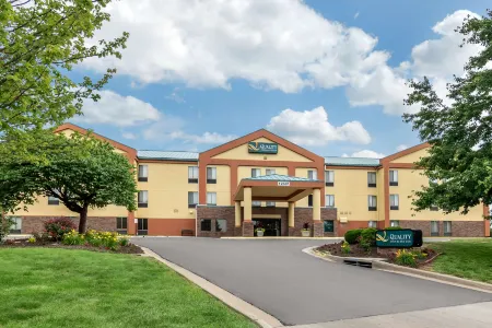 Quality Inn & Suites Lenexa Kansas City Отели в г. Ленекса