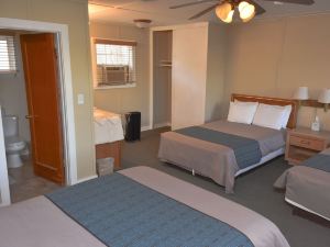 Panamint Springs Motel & Tents