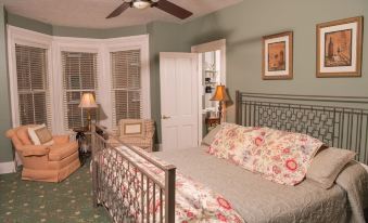 Grape Arbor Bed and Breakfast - Housity