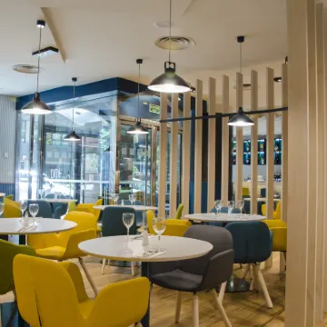 Suites Plaza Hotel & Wellness Andorra 聖埃斯特維教堂附近的飯店