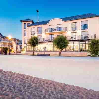 Les Flots - Hôtel et Restaurant - Chatelaillon Plage Hotel Exterior