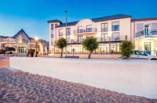 Les Flots - Hôtel et Restaurant Face à l'océan - Châtelaillon-Plage