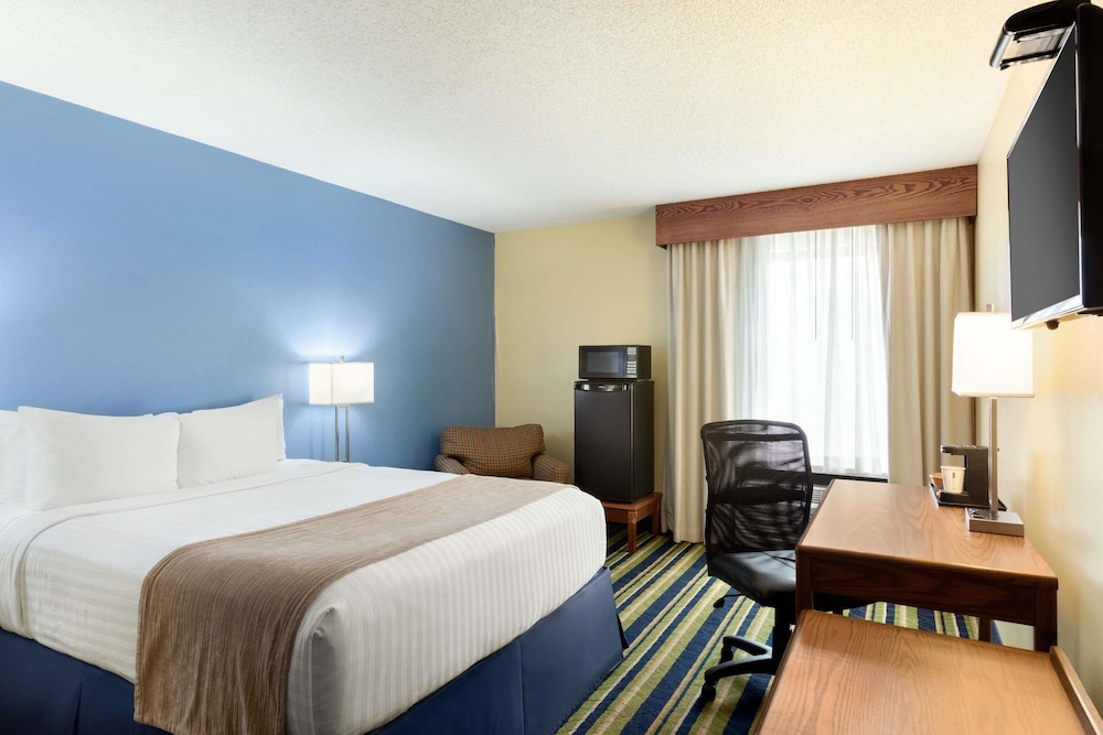 Days Inn by Wyndham Fargo