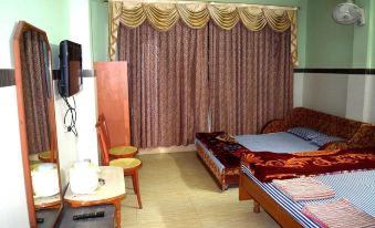 Hotel Charu