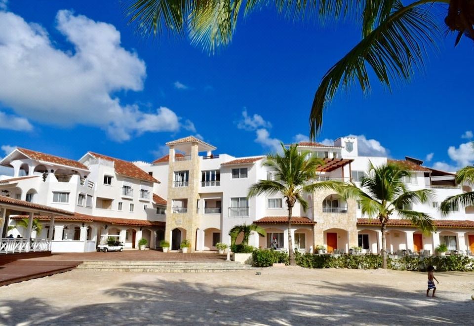 Apartaments at Cadaques Caribe - Housity