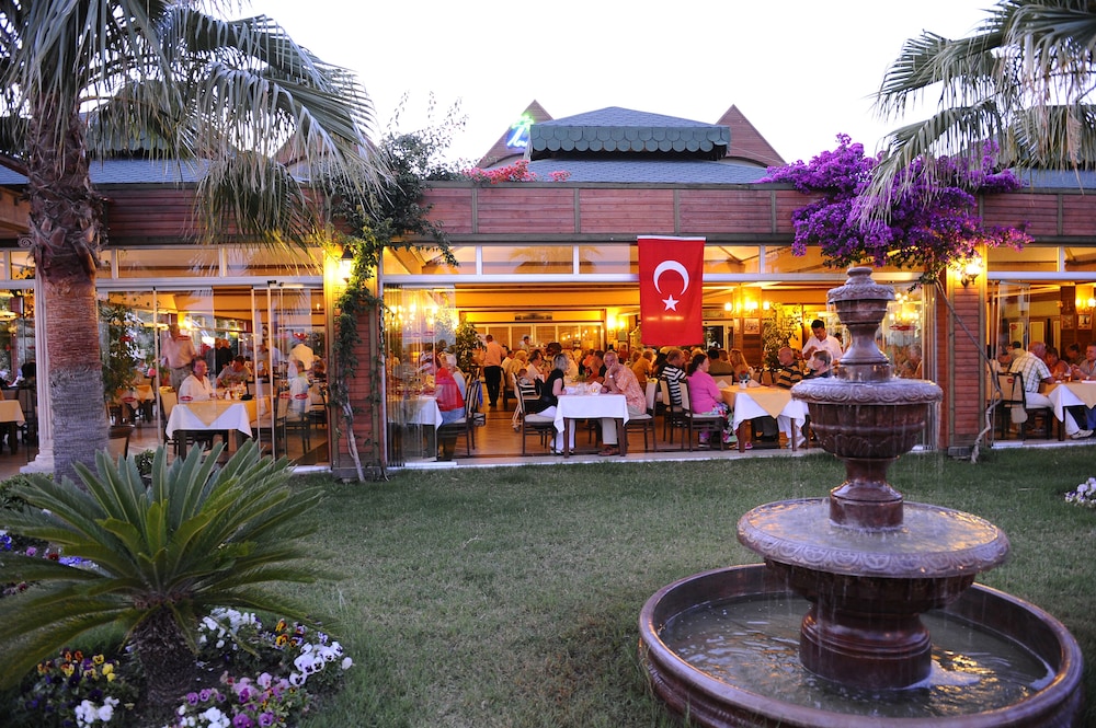 Oz Hotels İncekum Beach Resort