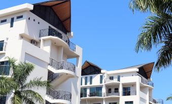 Pacific Suites Boutique Hotel and Bistro - Housity