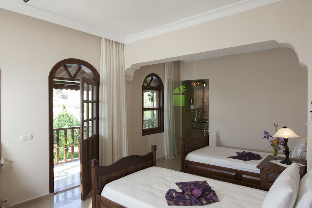 Mandarin & Mango Boutique Hotel