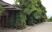 Deluxe Resort