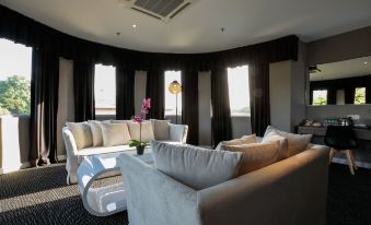 LAX Boutique Hotel