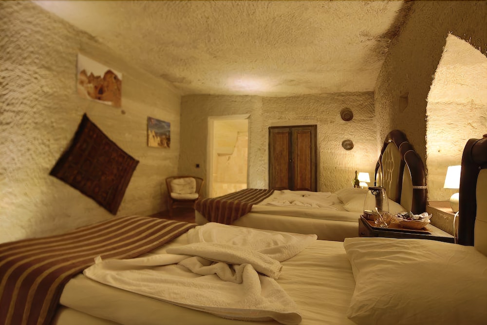 Kayatas Cave Suites