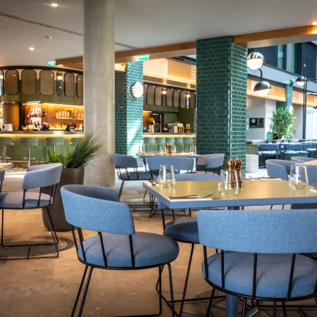 Holiday Inn LONDON - HEATHROW BATH ROAD by IHG