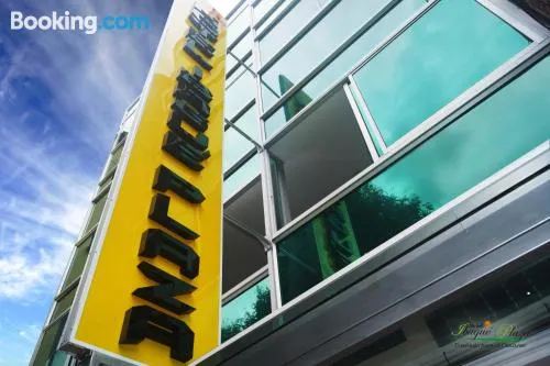 伊巴古廣場酒店