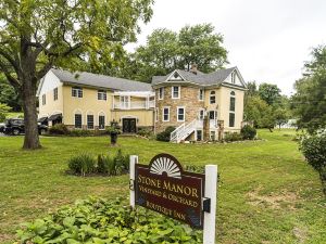 Stone Manor Boutique Inn