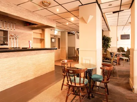 OYO Flagship Cardiff Central Отели рядом с достопримечательностью «Кафедральный собор Лландафф»