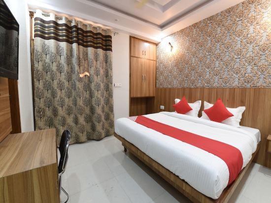 OYO 14387 Luxury Inn