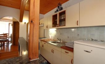 Apartment with 2 Bedrooms in Izola, with Furnished Terrace and Wifi Near the Beach