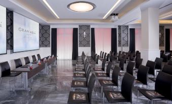 6. Hotel Co..