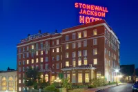 Hotel 24 South Hotel dekat Mary Baldwin University