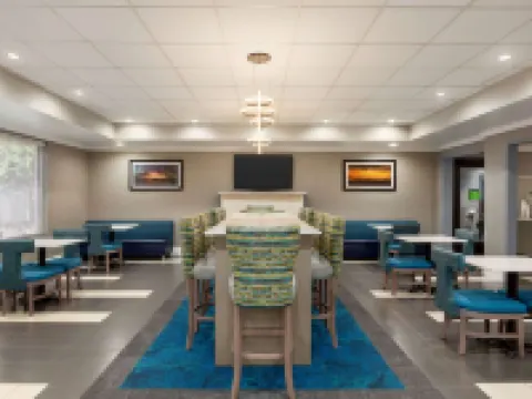 La Quinta Inn & Suites by Wyndham Dublin Hotels in Dublin